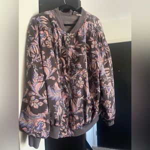 Free People 💜 floral bomber jacket 💜 size medium